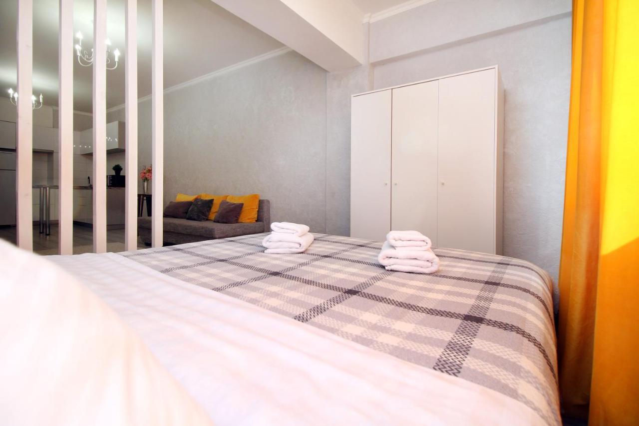 студия, центр, с ярким акцентом. Apartment *